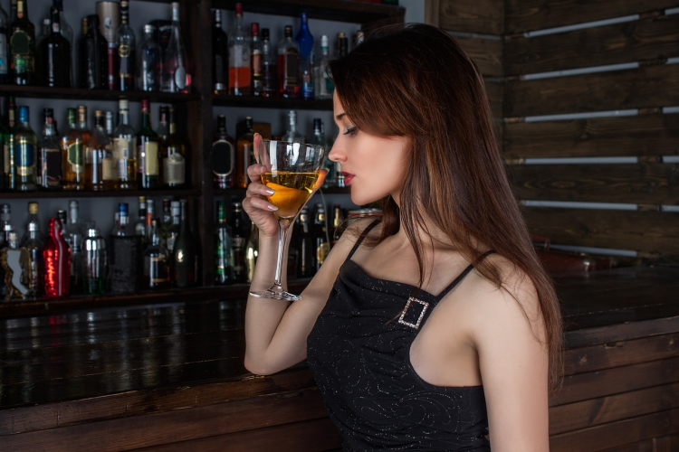 Specyfika wpÅywu alkoholu na organizm kobiet. RÃ³Å¼nice i ryzyka